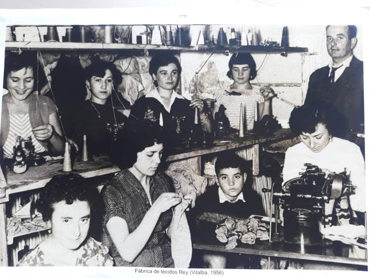 Foto de familia y trabajadores del año 1956